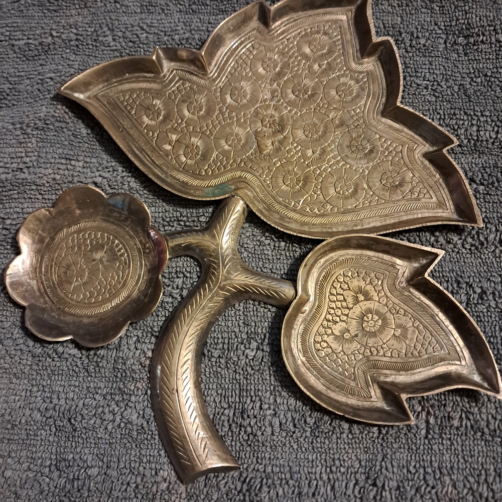 Intricate Brass Leaf-Shaped Decorative Trinket Dish/Ashtray